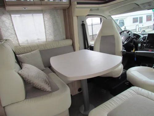 Eura Mobil Profila RS 695 EB L&auml;ngsbett, Hubbett, Automatik Foto: 1