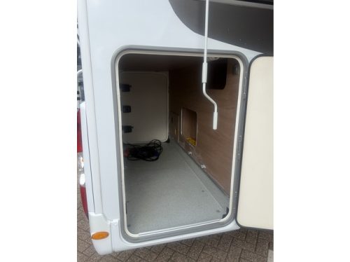 B&uuml;rstner Lyseo T 690 164 PS L&auml;ngsbetten+Hubbett Markise Fliegenschutzt&uuml;r Fahrradtr&auml;ger Solarmodul elektr. Satellit Fernseher Remis Plissee gro&szlig;e Garage Foto: 5