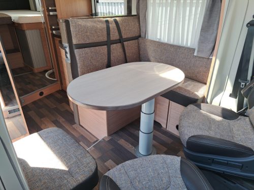 Knaus Sky TI 700 MEG E&P leveling system photo: 6