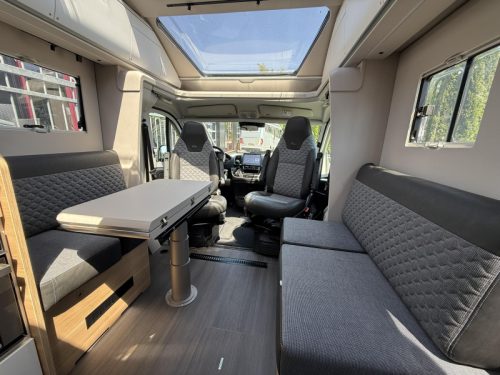 Adria Coral Plus 670 DL Face To Face Foto: 10