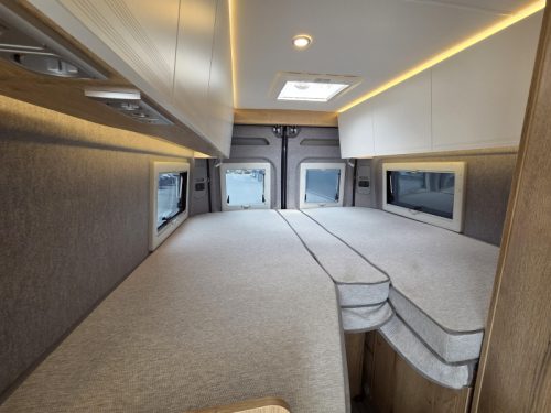Clever Runner 640 Skyroof 180PS Busbiker Foto: 11