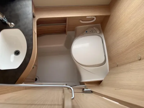 Eriba Touring Triton 430 60 Edition Awning/mover photo: 6