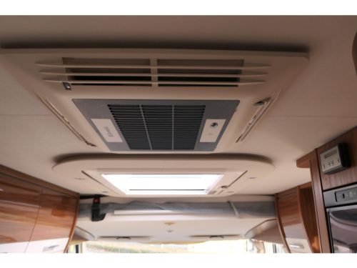 Dethleffs Advantage I7050 A-class with French bed automatic photo: 9