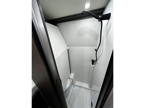 B&uuml;rstner B66 600 C Autocaravana con techo elevable, Autom&aacute;tico, 5 plazas foto: 17