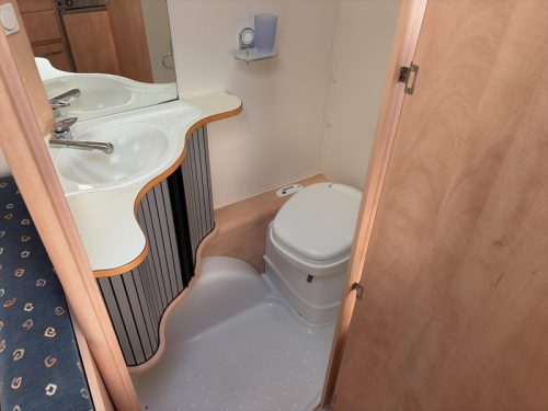 Kip Grey Line Special 44 TTR Mover/Awning/Floor heating photo: 3