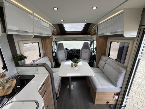 Adria Matrix Plus 670 DC Queensbed Hubbett Wechselrichter Foto: 12