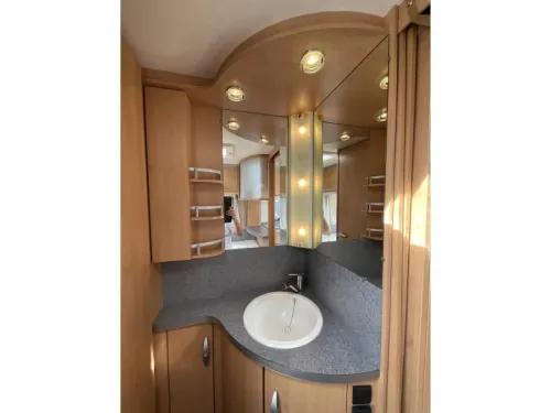 Knaus Sudwind 450 FU UNICO VERONA-Rangierhilfe Foto: 8