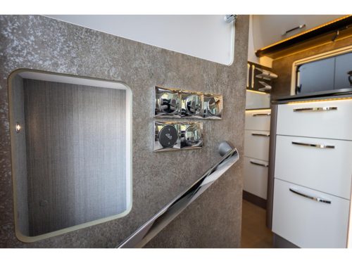 B&uuml;rstner Lyseo Privilege TD734 Queensbett + Hubbett Foto: 10