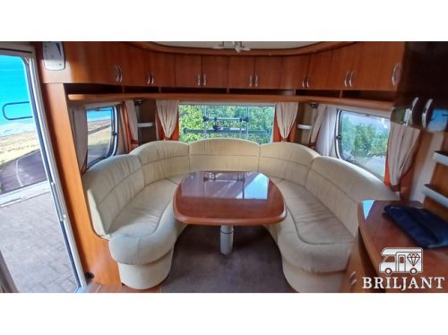 Hobby 560 UFE Wohnwagen franz&ouml;sisches Bett/Rundsitzgruppe Foto: 18