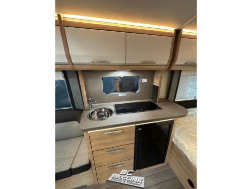Knaus Sudwind Black Selection 450 FU FRENCH BED 1700 KG photo: 4