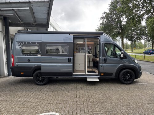 Euramobil Van 635 EB SINGLE BEDS 9T AUTOMATIC TOW HITCH photo: 3