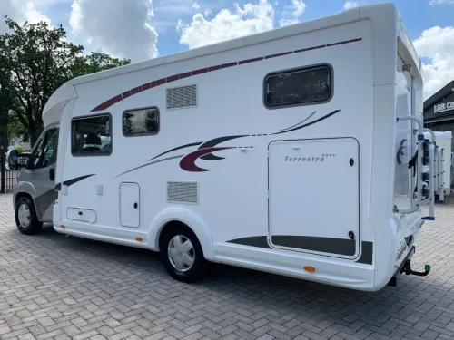Eura Mobil Terrestra 710 HB Fixed Bed XXL Garage photo: 2