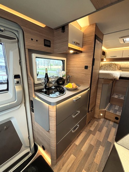 Weinsberg CaraLoft 640 MERCEDES AUTOMAAT ENKELEBEDDEN HEFBED Foto: 7