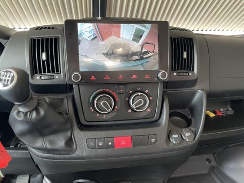 LMC Innovan 600 4 Berth Pop-top roof photo: 10