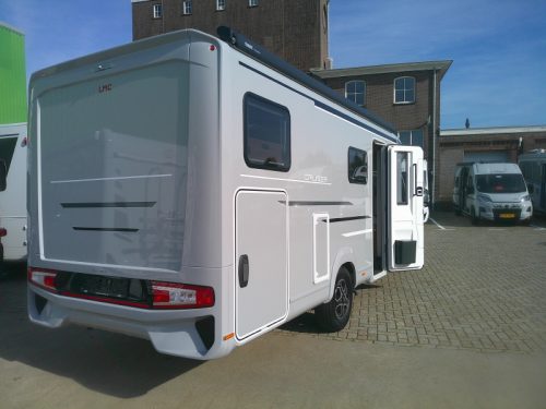 LMC Cruiser 740 EL single beds, Automatic photo: 3