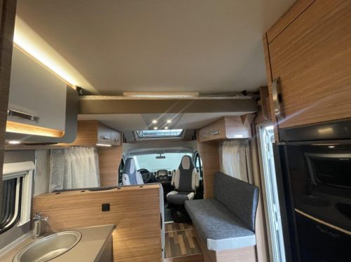 Weinsberg CaraSuite 650 MF 5 Gurte, mit Hubbett Foto: 13