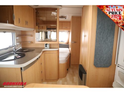 Hobby De Luxe 460 UFE Mover Awning Bike rack Single beds Central kitchen photo: 12