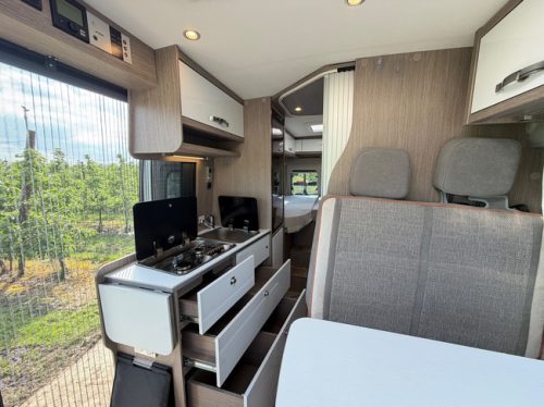 P&ouml;ssl Roadcruiser 2 JAAR GARANTIE / 9-Traps Automaat 2024 Solar / AllSeasons / Navi / Wegdraaibare fietsendrager foto: 10