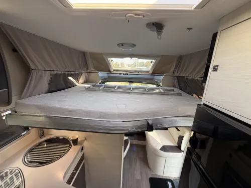 Chausson Welcome 718 EB Limited French bed Pop-top roof photo: 22