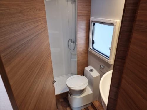 Weinsberg CaraCore 650 MF Automaat | Franz&ouml;sisches Bett Foto: 6