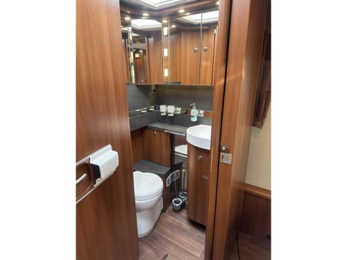 Carthago Chic E-line 51 QB Overhead cabinets, ALDE photo: 23