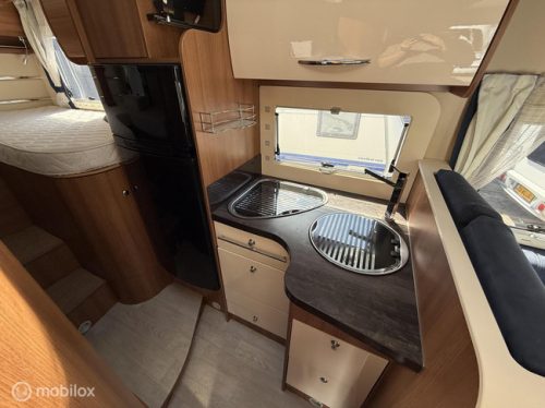 Chausson 617 GA Single beds + Pop-top roof! photo: 6