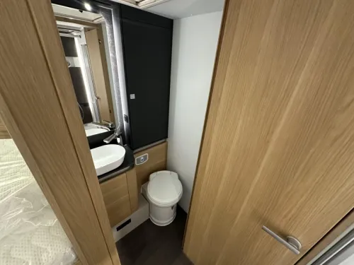 Adria Coral Plus 670 DL automaat | ex-verhuur  foto: 13