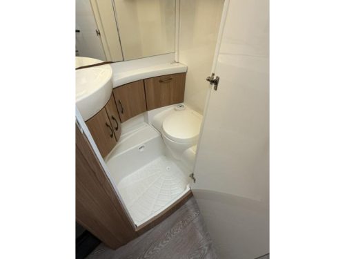 Hobby De Luxe 540 UFF Incl. Mover and Airco photo: 21