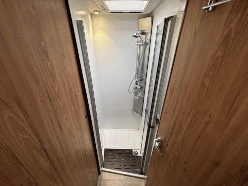 Pilote P 706 GJ Motorhome, 4 berths photo: 9