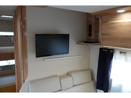 Bavaria T696S 2.3 140Pk | 6-Person | Bicycle rack | Solar panels | Reversing camera photo: 8