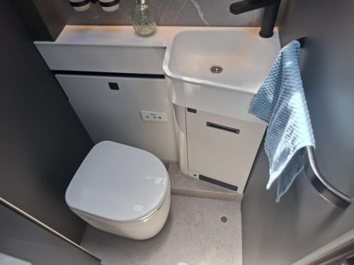 Hymer B-MC I 580 TAMAC GREY+BOVENKASTEN! foto: 5