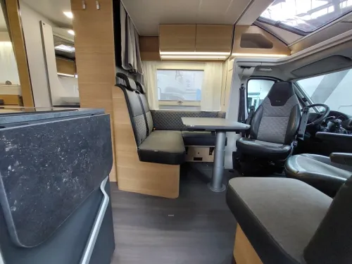 Adria Matrix 600 SL L&auml;ngsbett/Hubbett/TV/Batterie Foto: 2