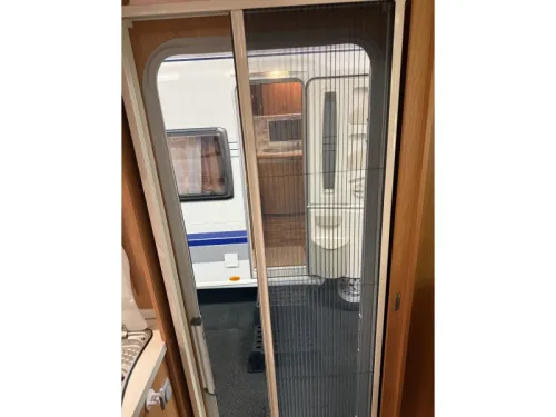 Knaus Sport 500 FDK STAPELBED VASTBED ZITJE foto: 14