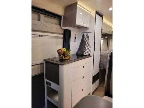 B&uuml;rstner Eliseo 642 C 4 berths pop-top roof single beds photo: 13