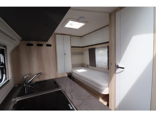 Hobby De Luxe 460 LU Autark / Einzelbetten Foto: 13