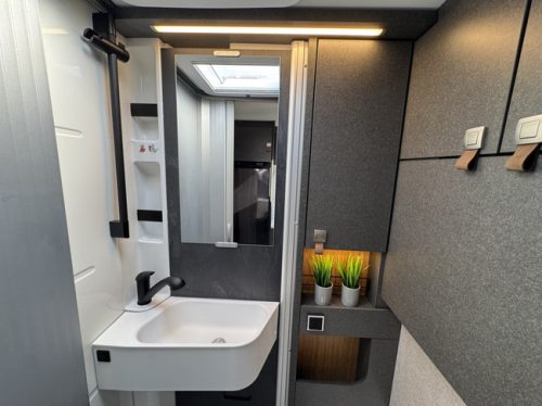 Hymer ML-T 570 4X4 CROSSOVER 190 hp AUTOMATIC 9-Speed Euro6 Mercedes-Benz **Single beds/Fully loaded with options/4 seats/4x Lithium/ photo: 17