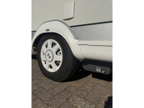 Hobby De Luxe Edition 460 UFE Including Awning and Mover photo: 9