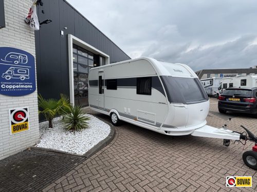 Hobby On Tour 470 KMF with awning and bunk beds