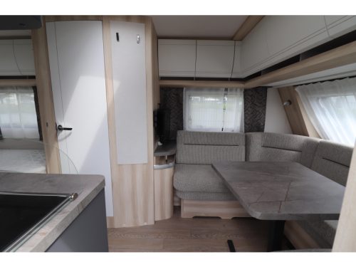Hobby De Luxe 460 LU Autark / Einzelbetten Foto: 6