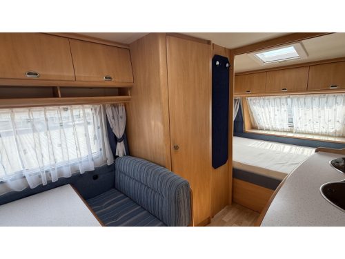 Hobby De luxe Easy 440 SF Querbett Sitztoilette Foto: 4