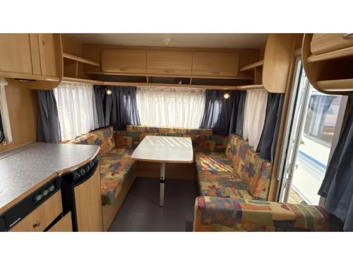 Dethleffs Camper 490 TK 2x Sitzgruppe Etagenbett Foto: 2