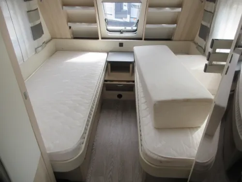 Hobby De Luxe 495 UL MIT FESTEN MARKISEN UND RANGIERHILFE Foto: 3