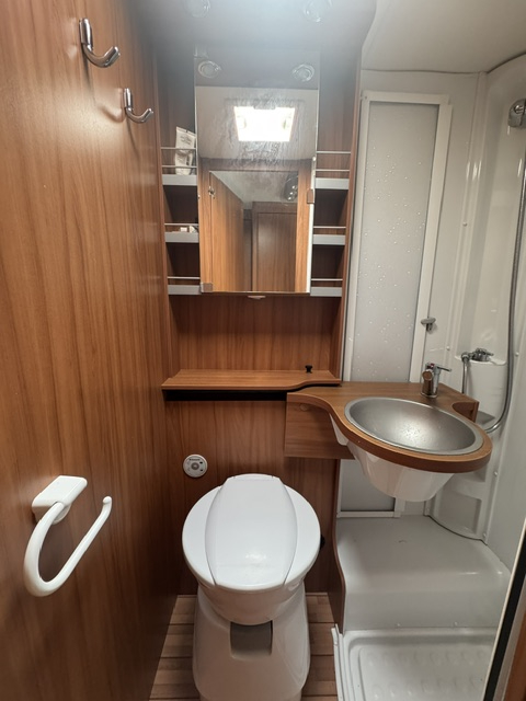 Weinsberg CaraHome 700DG photo: 18