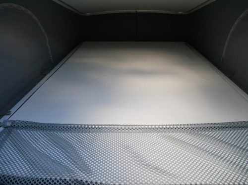 P&ouml;ssl Roadcruiser 640, Automaat, Slaaphefdak, Lengtebedden foto: 20