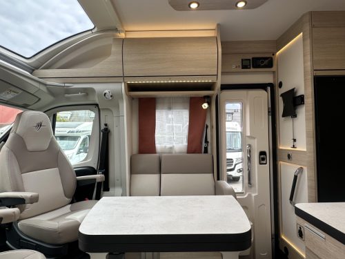 Rapido 686 F Automatic, Face to Face  photo: 13