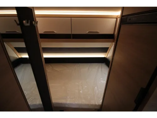 Knaus Sudwind Black Selection 420 QD Transverse bed & Tall refrigerator! photo: 8