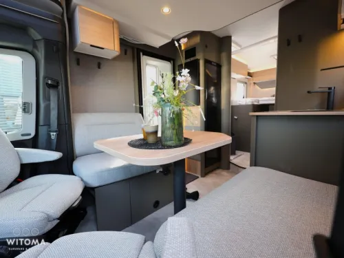 Hymer GT-S 685 Pop-top roof Face to Face 2027  photo: 8
