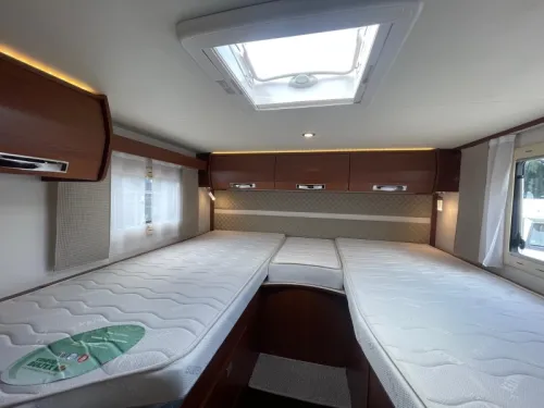 Rapido 855 F Enkele Bedden Hefbed  foto: 15