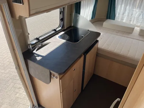 Eriba Touring Triton 430 60 Edition Awning/mover photo: 3
