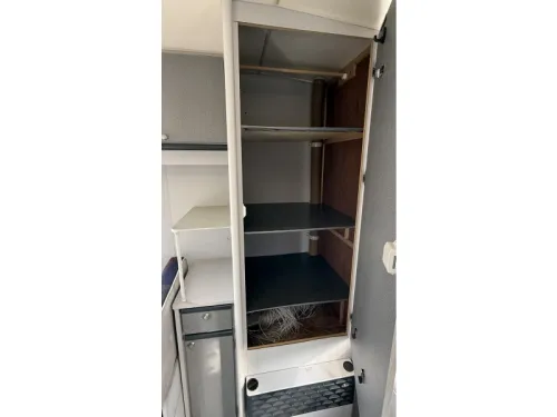 Beyerland Sprinter 430 TM dinette fixed bed toilet  photo: 5